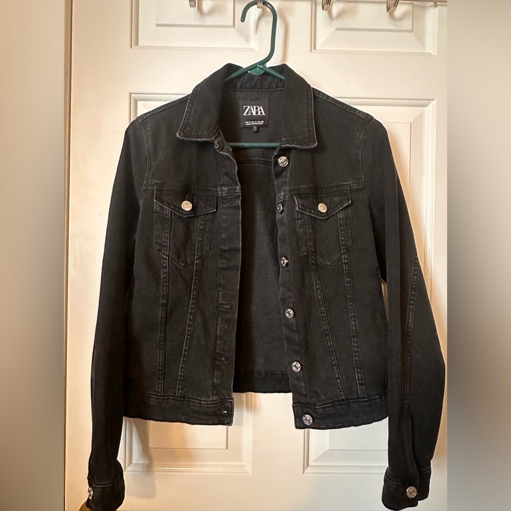 ZARA Black Denim Trucker Jacket - Women's Button-Up Jean Coat